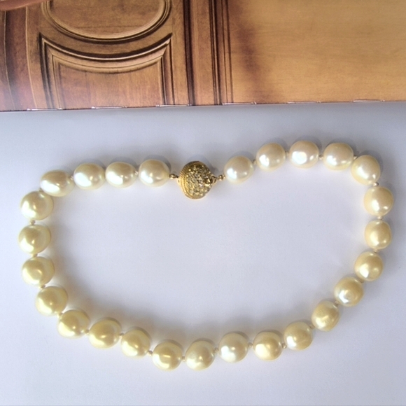 Classic Large Cream Pearl Choker Necklace - Picture 3 of 13